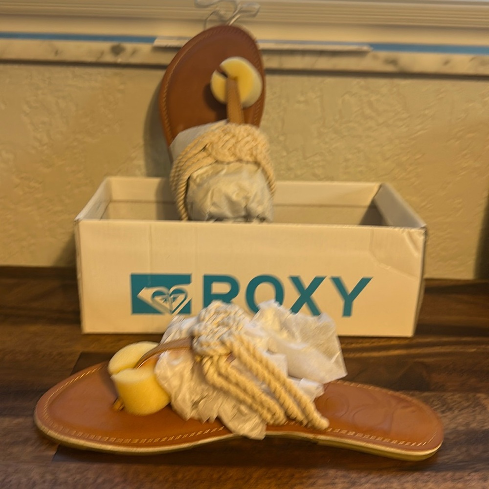 Roxy St Tropez Sandals 10 NWT